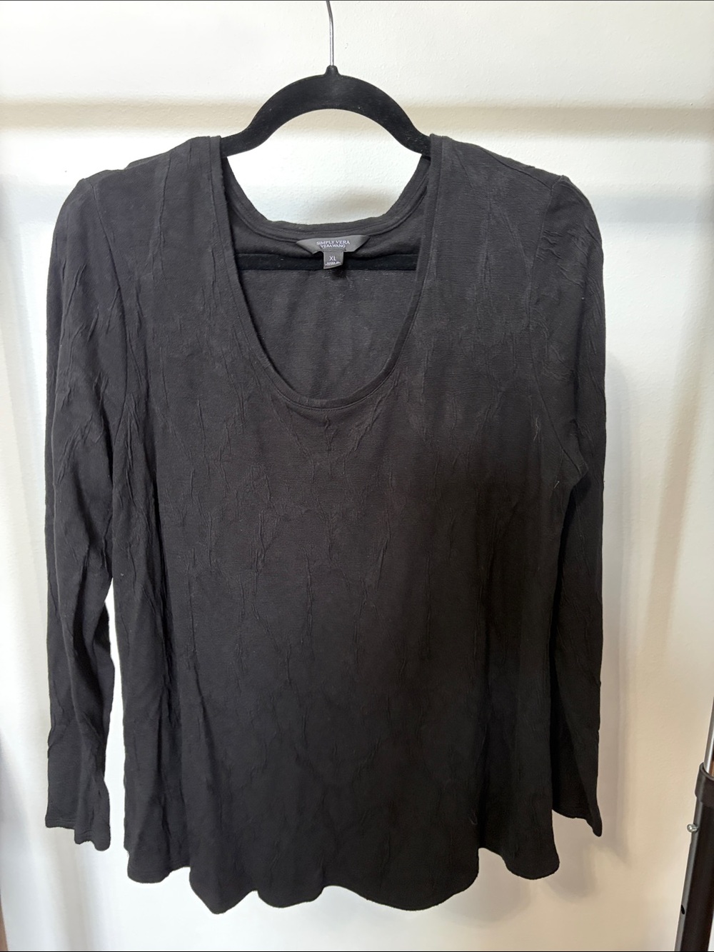 Simply Vera wang Scoop-Neck Long Sleeve Top in Black with textured detail